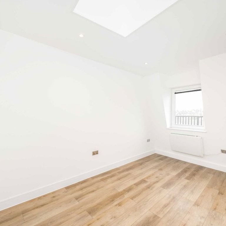 Balham High Road, SW17 7HD, London - Photo 1