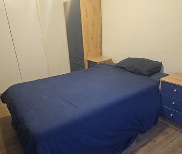 Room in a Shared Flat, High Road, N11 - Photo 2