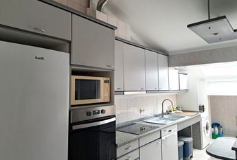 Apartamento T3 com sótão, mobilado e equipado, no Bairro do Liceu!
