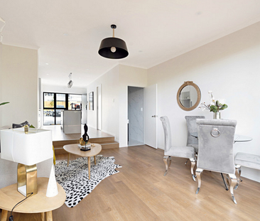 Modern & Stylish Living In Glen Eden - Photo 2