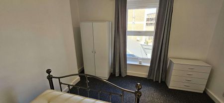 2 bedroom flat to rent - Photo 4