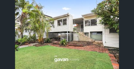 Spacious four bedroom family home in prestigious Kyle Bay location - Photo 2