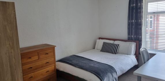 Room For Rent Meadow Street, Pontyprid - Photo 2
