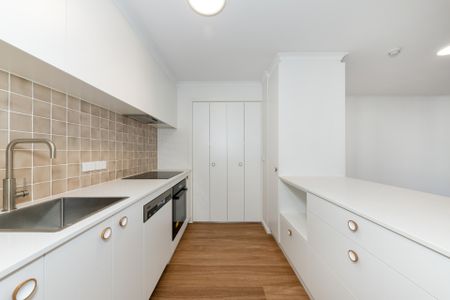 Inner City Living at Its Best � Stylish Cento Apartment! - Photo 3