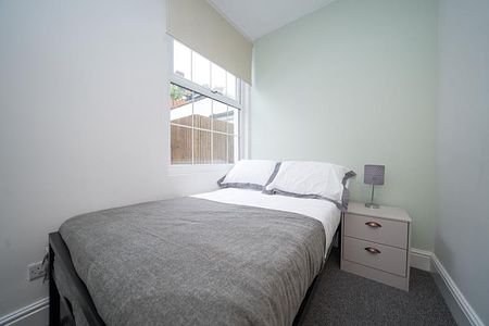 Student Apartment 3 bedroom, Broomhall, Sheffield - Photo 3