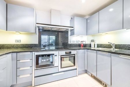 St. George Wharf, London, SW8 2JE - Photo 4