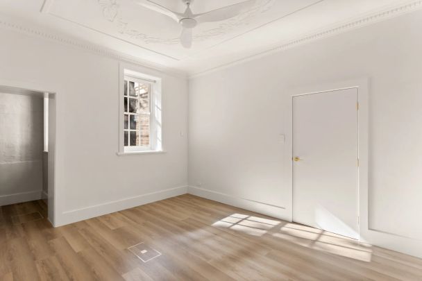 Recently Renovated Art Deco One-Bedroom Apartment - Photo 1