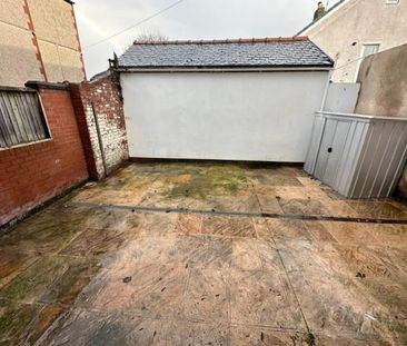 4 bedroom semi-detached house to rent - Photo 1