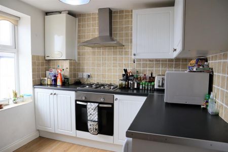 2 bedroom flat to rent - Photo 2