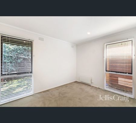 2/174 Waiora Rd, Rosanna, Vic 3084 - Photo 2