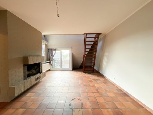 Gezellig duplexappartement in het centrum van Beveren met twee slaapkamers, terras en garage - Photo 1