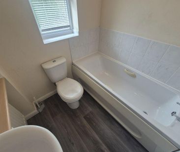 3 bedroom detached house to rent - Photo 2