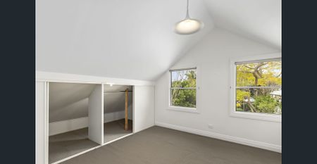 Charming Inner-City Townhouse - Photo 5