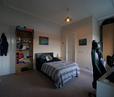 Woodlands High Street - Photo 4