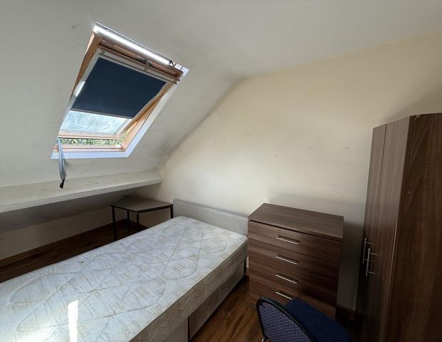 1 bedroom in a house share to rent - Photo 1