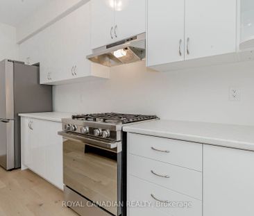 Detached Home For Lease | X7382840 - Photo 4