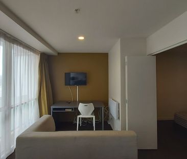 Furnished One Bedroom Apartment in the CBD, Hot & Cold Water Included. - Photo 2