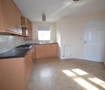 3 bedroom semi-detached house to rent - Photo 4