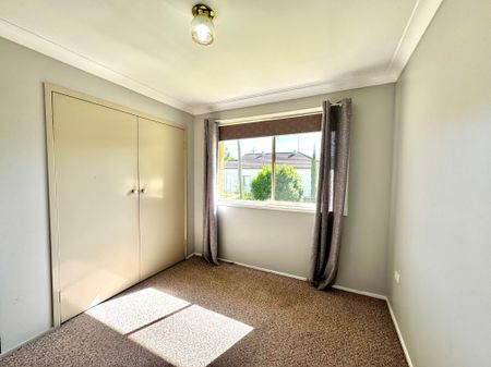 Charming 3-Bedroom Home - Photo 5