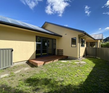 Compact home on Frankton Road - Photo 2