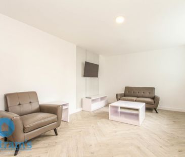 5 bed Apartment for Rent - Photo 3