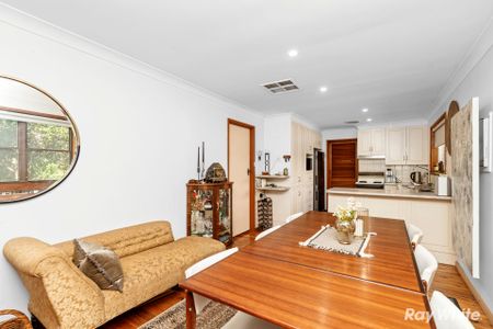 Beautiful and furnished 3-Bedroom Home! - Photo 3