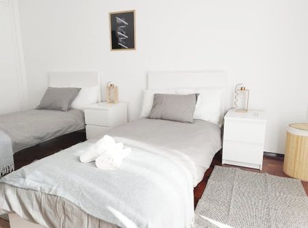 Rua de São Sebastião da Pedreira, Lisbon, Lisbon 1050-010 - Photo 4