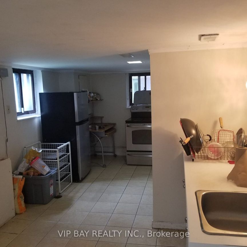 For Lease - 52 Athabaska Avenue, Toronto, Ontario - Photo 1