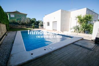 3 bedroom luxury Villa for rent in Chiva, Spain