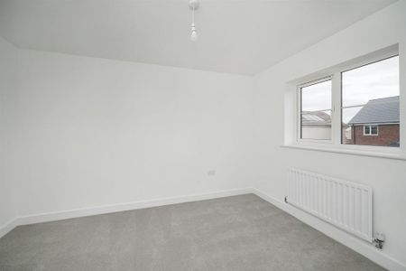 4 bedroom semi-detached house to rent - Photo 5