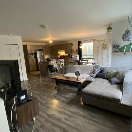 Grand 5 ½ lumineux à Sainte-Marguerite-du-Lac-Masson - Photo 4