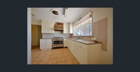 Spacious Family Home with a Big Backyard! - Photo 3