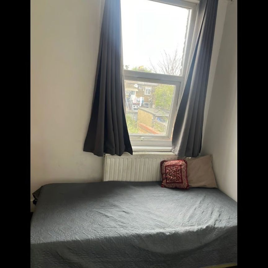 Room in a Shared House, Monega Road, E7 - Photo 1