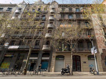 Luminous double room in Valencia street, Barcelona city centre - Photo 5