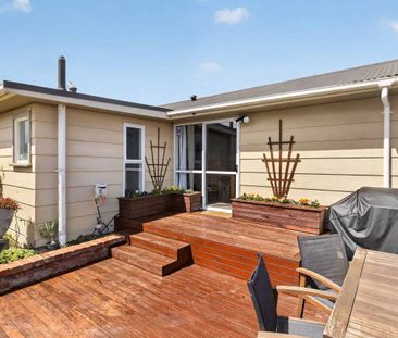Immaculate, Sunny Three-Bedroom Home Near North Beach - Photo 4
