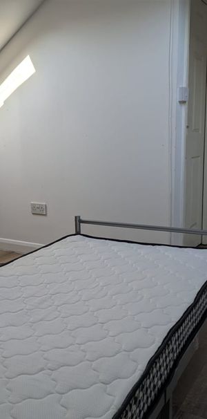Room in a Shared House, Southend Road, E6 - Photo 1