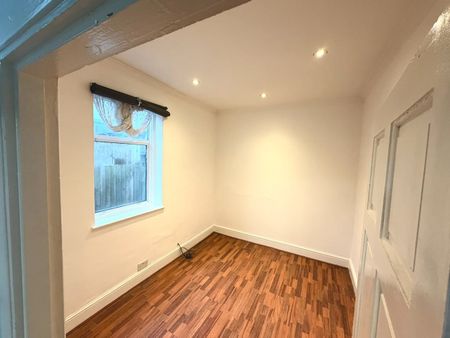 2 Bed Maisonette, Galpins Road, CR7 - Photo 3