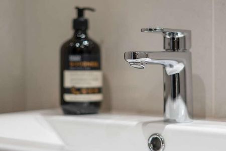 Aquila House, Surrey, RH1 - Photo 5