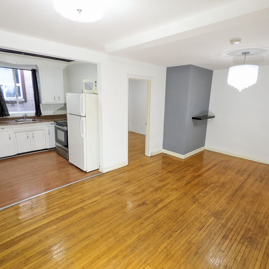 2bd, 1Bath 5 minutes walk to Eglinton W Subway - Photo 1