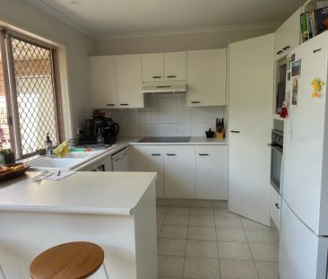 Helensvale - Photo 1