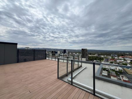 Fully Furnished Penthouse Apartment - Breathtaking Views & Your Own Private Rooftop Deck!! - Photo 4