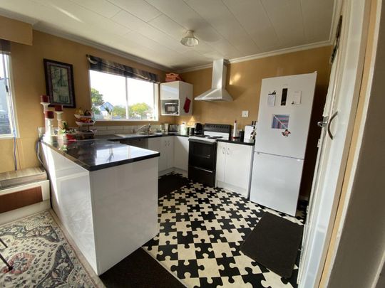 Strathearn Family home - Photo 1