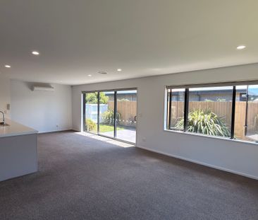 Sunny three bedroom in Lincoln - Photo 2