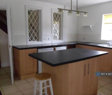 2 bedroom semi-detached house to rent - Photo 4