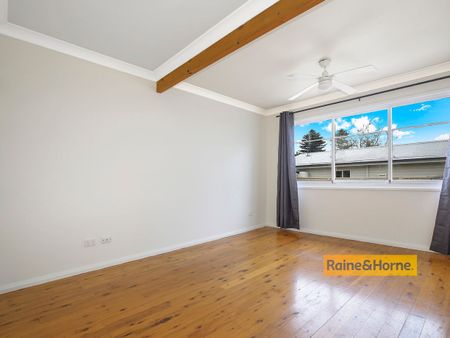 GREAT FAMILY HOME - Photo 3