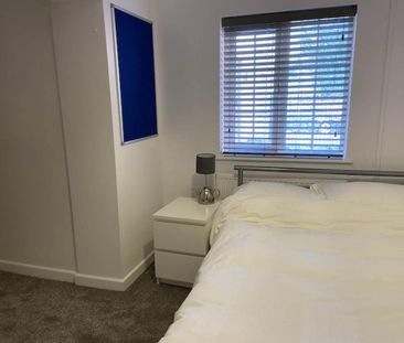 4 bedroom terraced house to rent - Photo 4