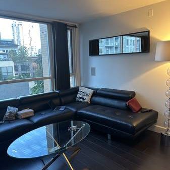 Looking for Roommate for my 2Bedroom 1Bathroom Yaletown Condo - Photo 4