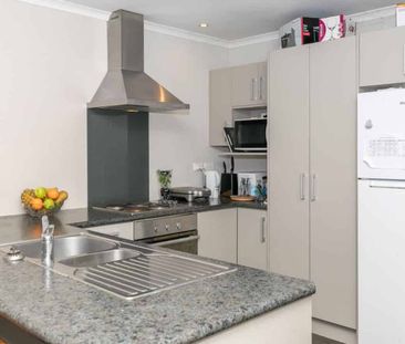 Modern Townhouse - Photo 3