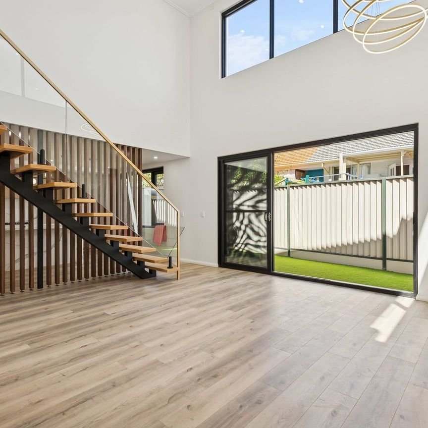 Brand New Luxury Home in Prime Nedlands Location. - Photo 1