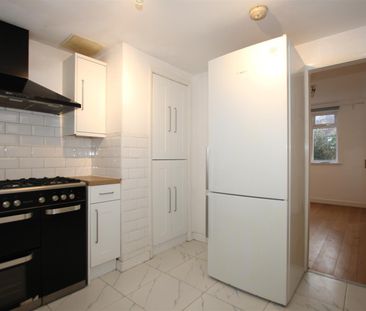 3 bedroom Terraced House to let - Photo 4